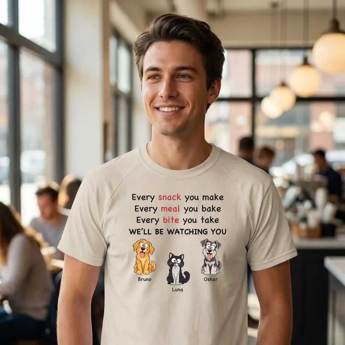 T-Shirt „Every Snack“ in Beige getragen