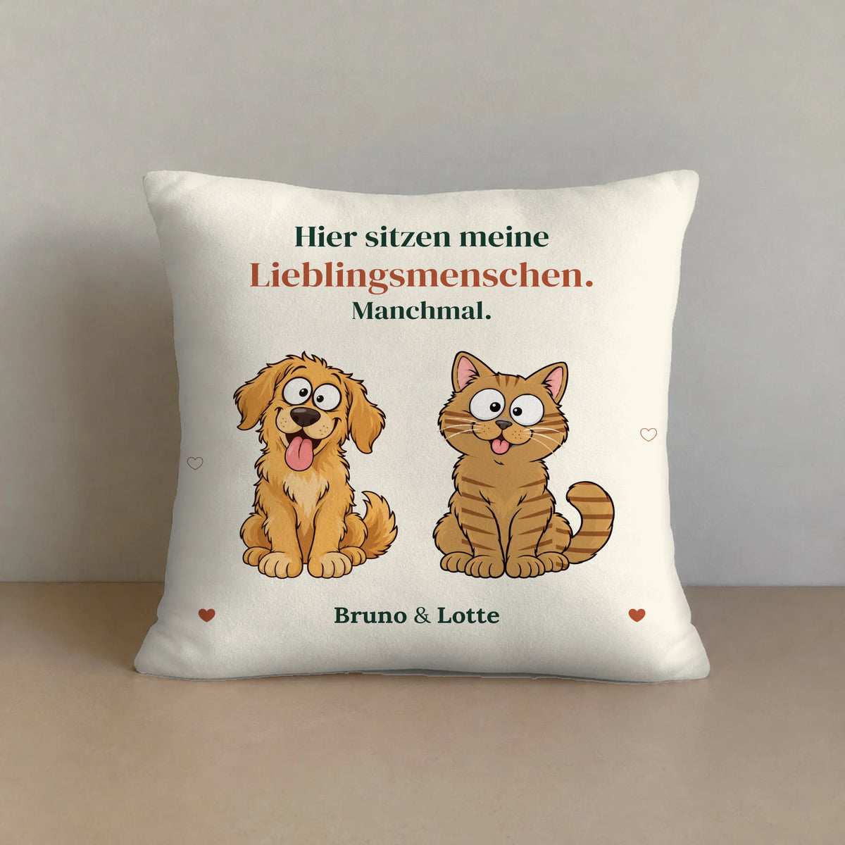 Personalisierbares Premium-Kissen „Meine Lieblingsmenschen“ mit Hund, Katze und Namen, 30 x 30 cm