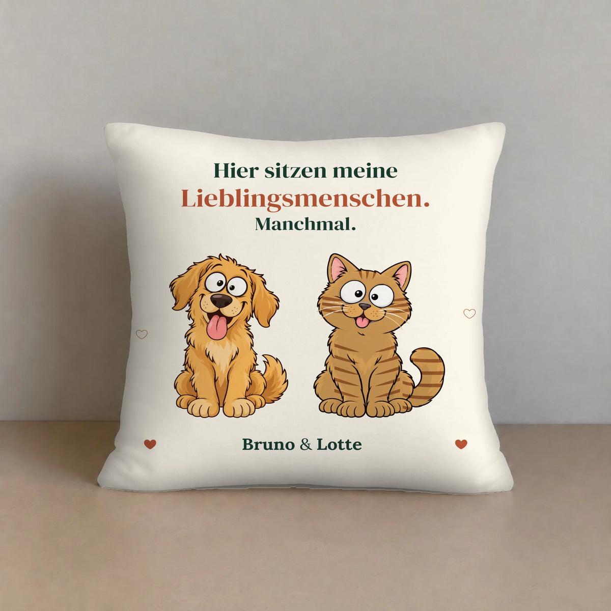 Personalisierbares Baumwoll-Kissen „Meine Lieblingsmenschen“ mit Hund, Katze und Namen, 30 x 30 cm