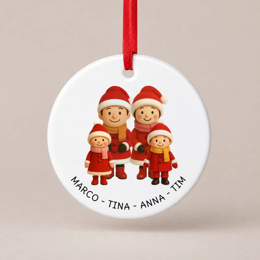 Personalisierbarer Christbaumschmuck „Wir feiern Weihnachten“ aus Keramik mit Familienfiguren und Namen, Ø 7,6 cm