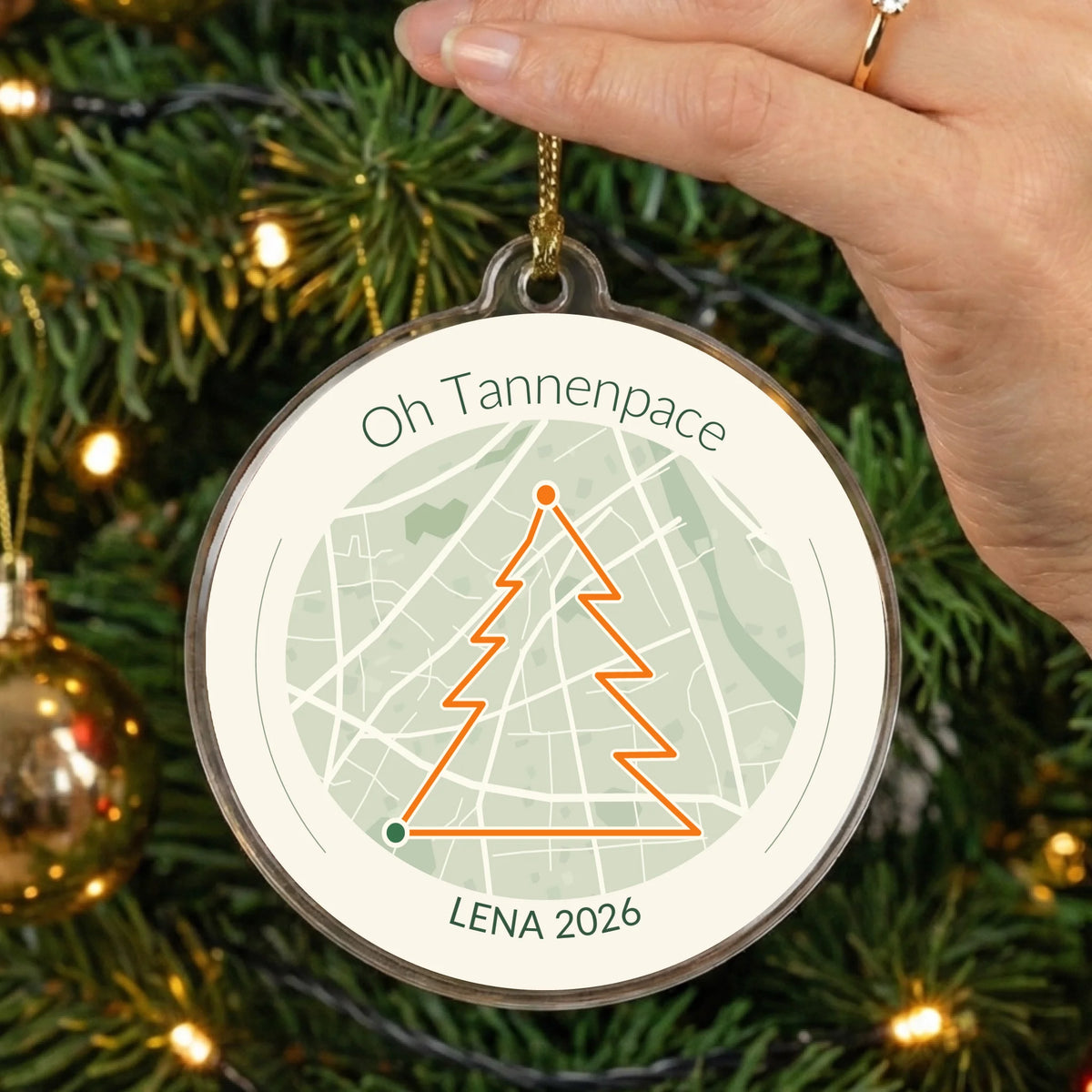 Personalisierbarer Christbaumschmuck „Oh Tannenpace“ mit Laufroute in Tannenbaumform, Name und Jahr