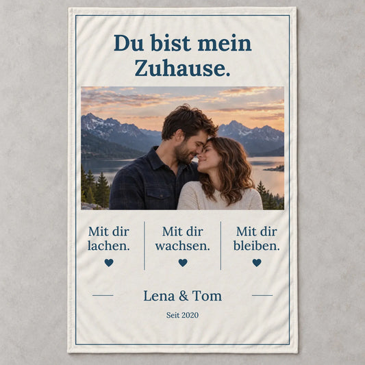 Personalisierbare Fleece-Decke „Du bist mein Zuhause.“ mit Paarfoto, drei Wünschen, Namen und Jahr, 150 x 100 cm
