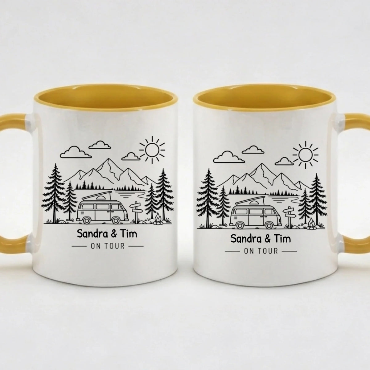 Two-Tone-Tasse „Camping-Freude“ mit Campingbus-Motiv und Namen in Gelb