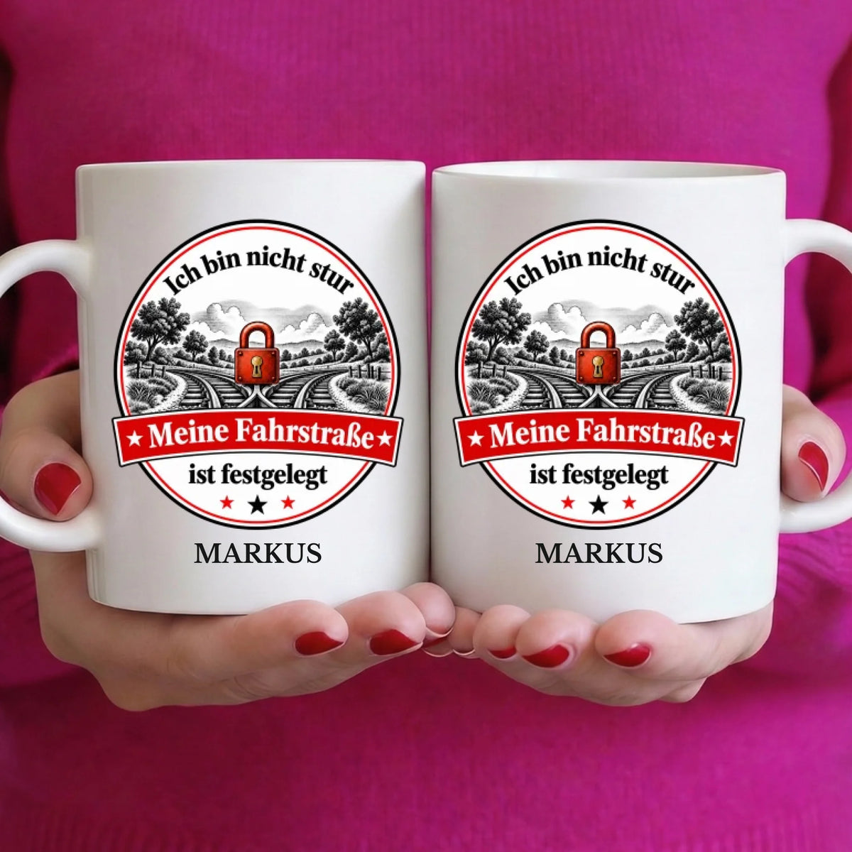 Personalisierbare Tasse „Meine Fahrstraße ist festgelegt“ mit Name – Vorder- und Rückseite