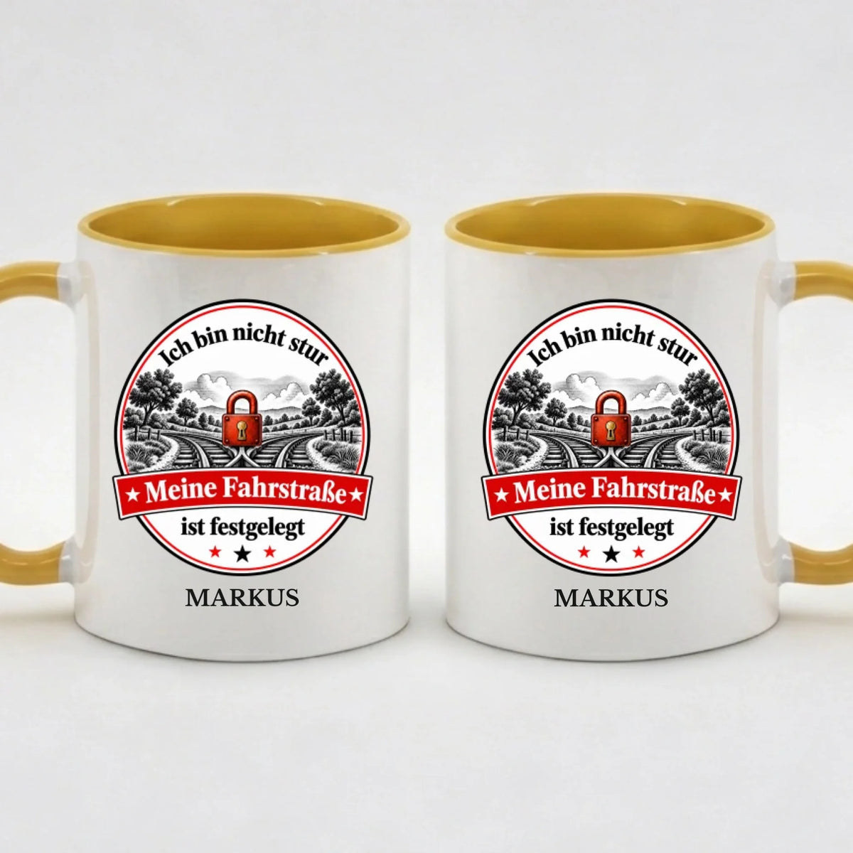 Two-Tone-Tasse „Meine Fahrstraße ist festgelegt“ in Gelb mit Name