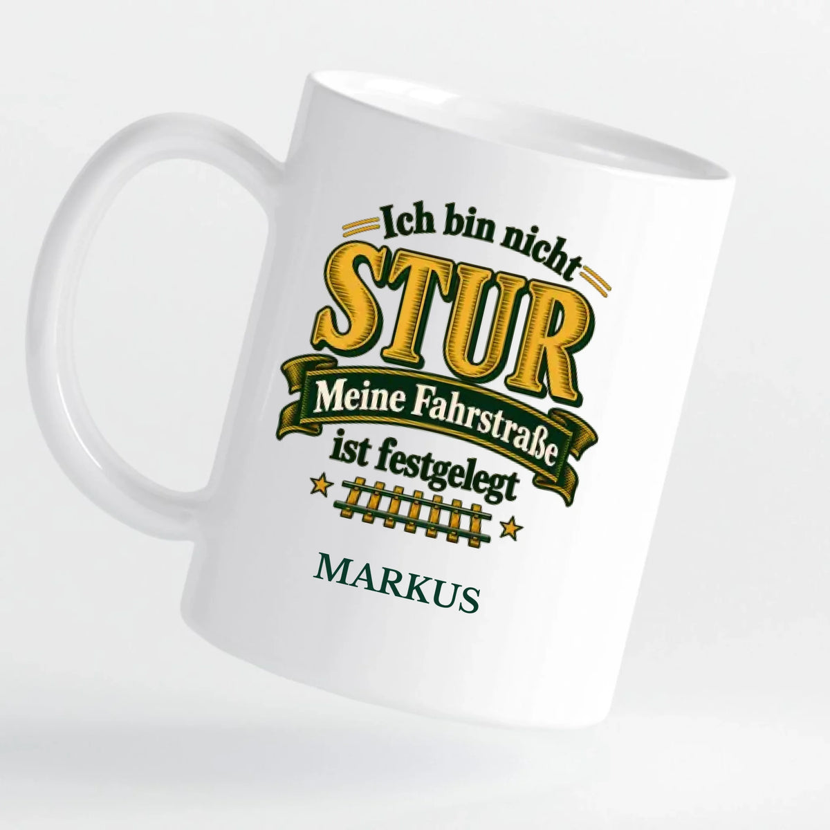 Weiße Tasse mit Vintage-Motiv „Ich bin nicht stur – Meine Fahrstraße ist festgelegt“ und Name