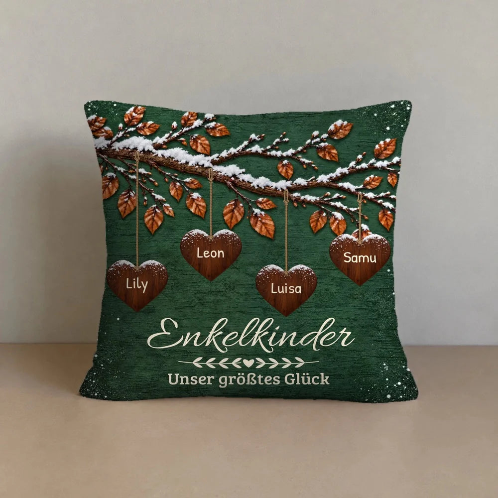 Personalisierbares Kissen „Enkelglück im Winterwald“ in Wintergrün mit vier Enkelnamen auf Herzen